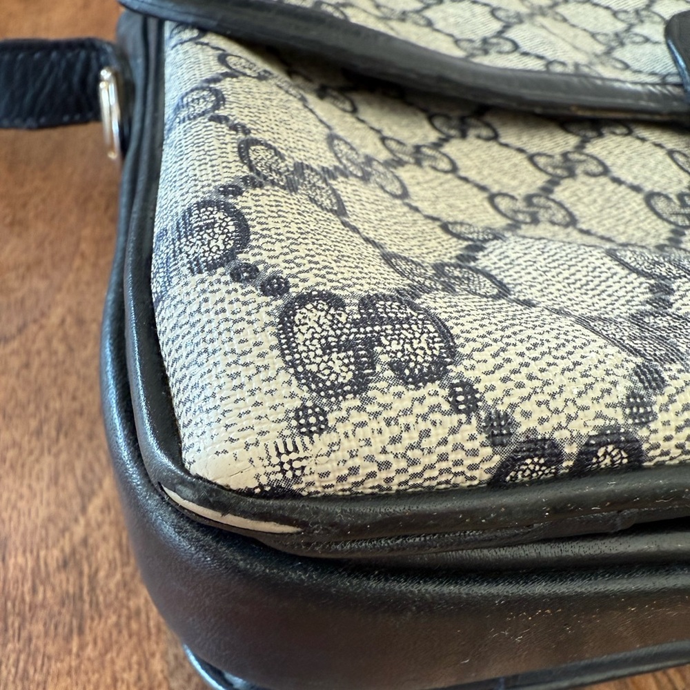 Gucci Authentic Vintage Medium GG Supreme Messenger Bag - Picture 5 of 15